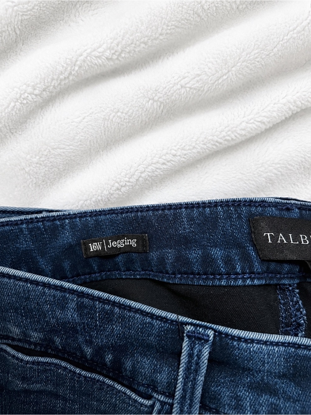 Talbots Dark Wash Jeans with Pearl Button Ankle Detail - size 16W jegging - Picture 4 of 4